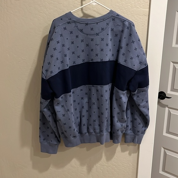 New Victoria’s Secret Pull Over - Picture 2 of 2